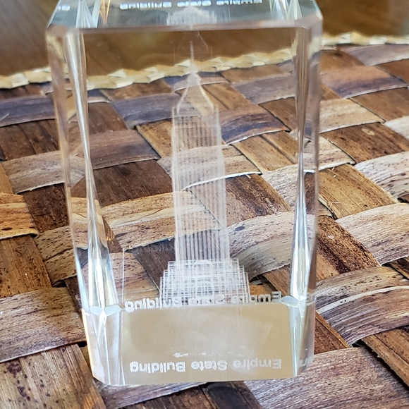 Empire State Bldg 3D Etched in Crystal - Picture 4 of 9